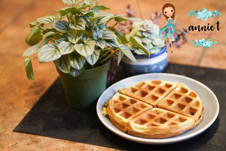Read more about the article Pandan Coconut Waffle Recipe