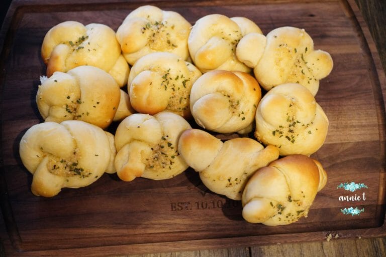 Read more about the article Garlic Knots Recipe